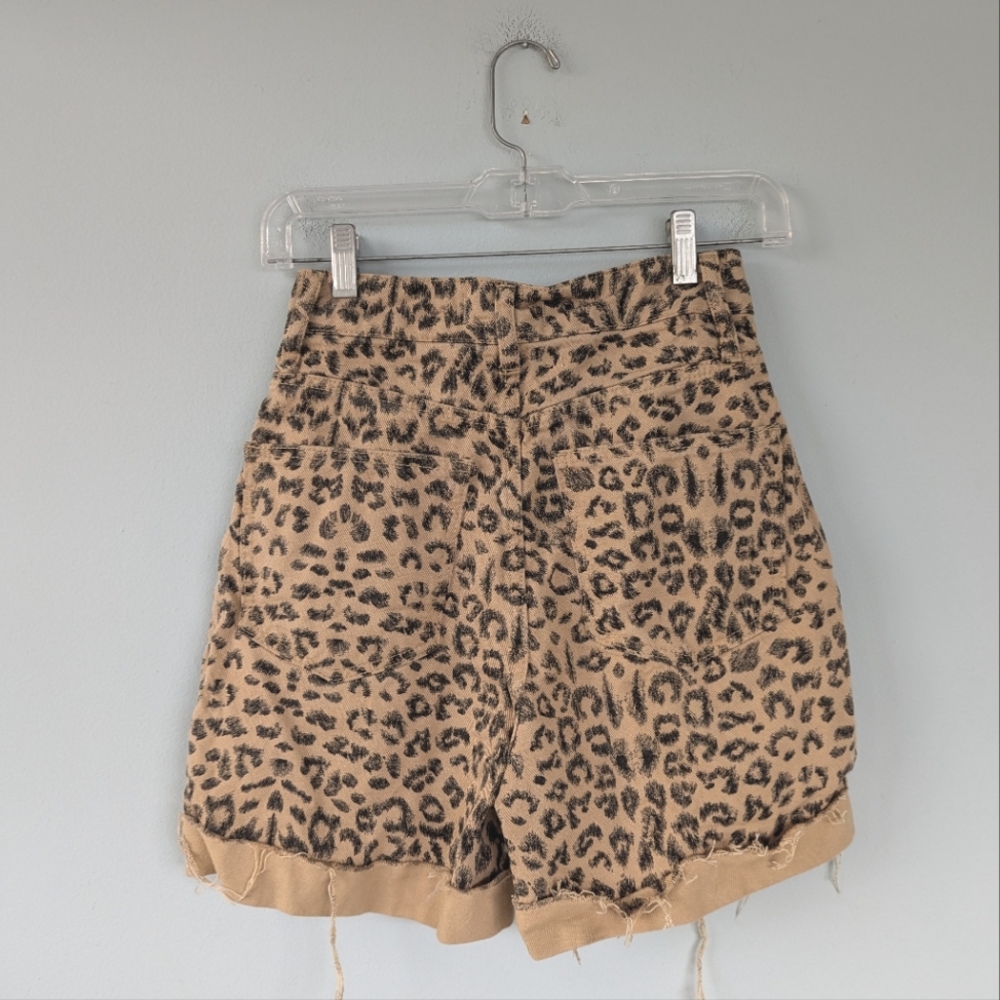 Free People 'We The Free' Animal Print Pleated Denim High Waisted Denim Shorts - Picture 7 of 9